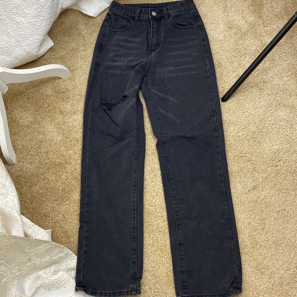 Shein wide leg black jeans hold in right thigh - Picture 3 of 4